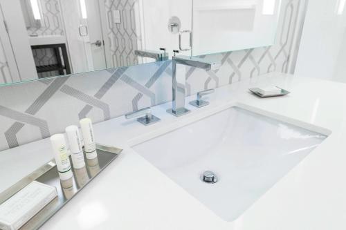 Imagen general del Hotel Courtyard By Marriott Edgewater Nyc Area. Foto 9