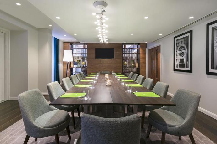 Imagen de los interiores del Hotel Courtyard By Marriott Edinburgh. Foto 7