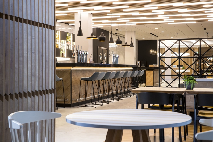 Imagen del bar/restaurante del Hotel Courtyard By Marriott Edinburgh West. Foto 2