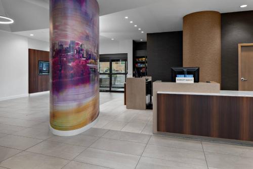 Imagen general del Hotel Courtyard By Marriott Edmonton Downtown. Foto 3