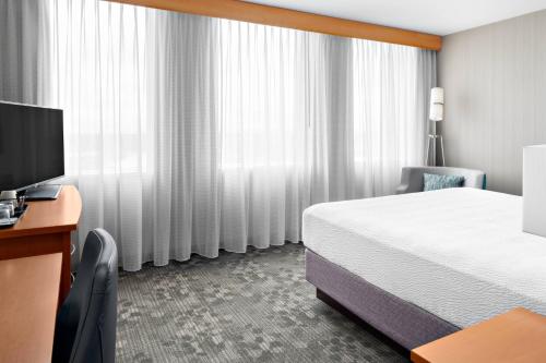 Imagen de la habitación del Hotel Courtyard By Marriott Edmonton Downtown. Foto 17