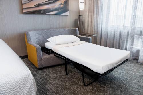 Imagen de la habitación del Hotel Courtyard By Marriott Edmonton West. Foto 16