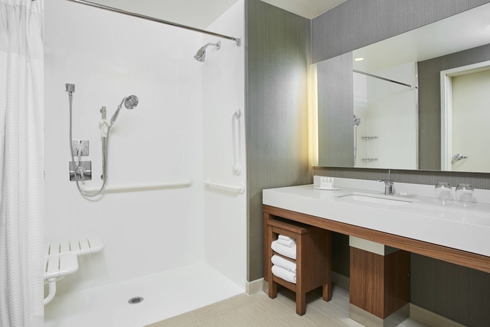 Imagen de la habitación del Hotel Courtyard By Marriott Erie Bayfront. Foto 10