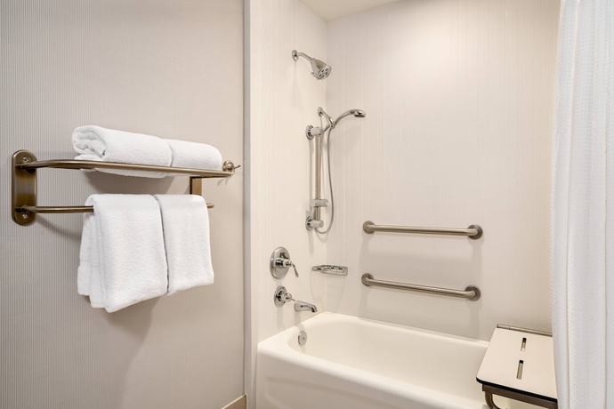 Imagen de la habitación del Hotel Courtyard By Marriott Ewing Princeton. Foto 6
