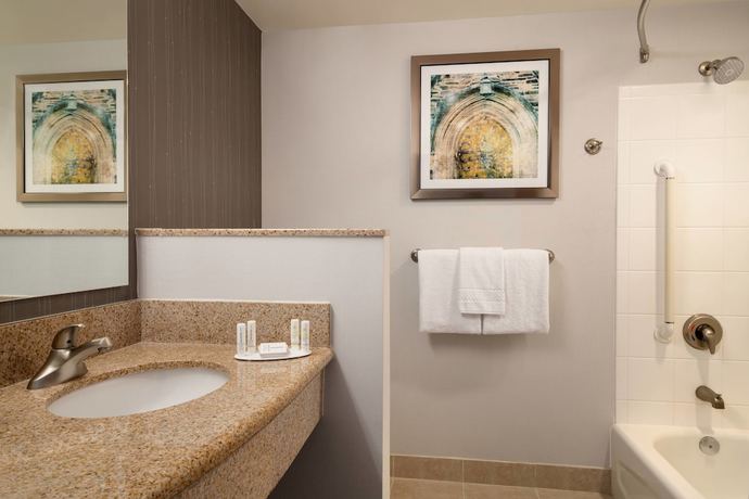 Imagen de la habitación del Hotel Courtyard By Marriott Ewing Princeton. Foto 7