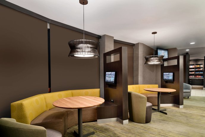 Imagen de los interiores del Hotel Courtyard By Marriott Ewing Princeton. Foto 10