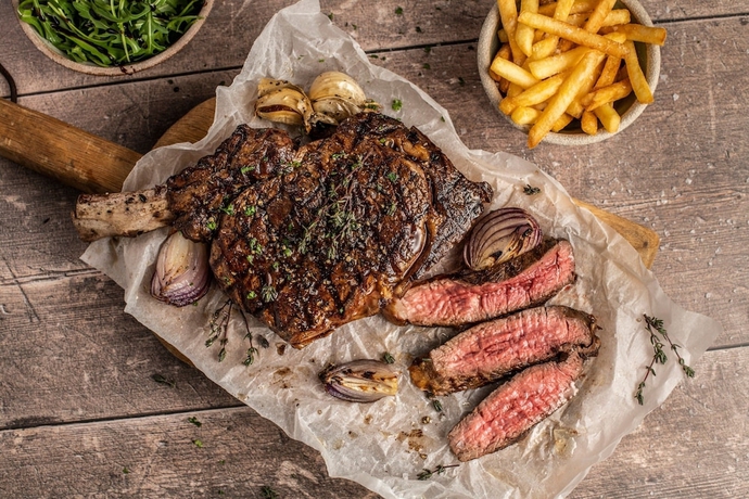 Imagen del bar/restaurante del Hotel Courtyard By Marriott Exeter Sandy Park. Foto 2