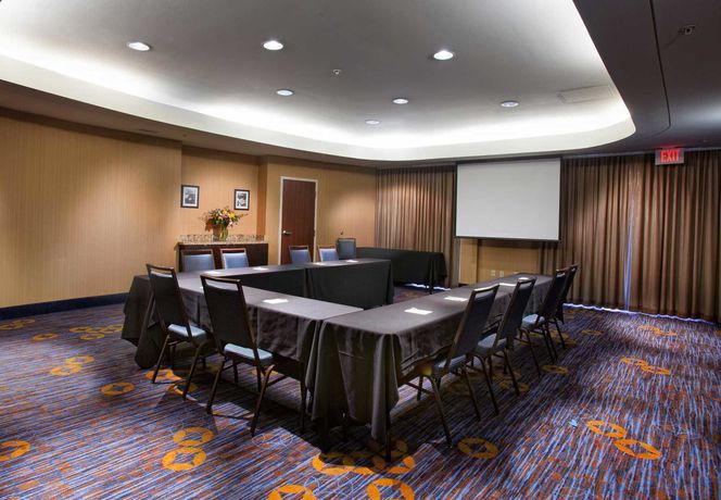 Imagen de los interiores del Hotel Courtyard By Marriott Fayetteville, Fayetteville. Foto 14