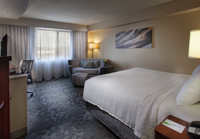 Imagen del bar/restaurante del Hotel Courtyard By Marriott Fayetteville, Fayetteville. Foto 3