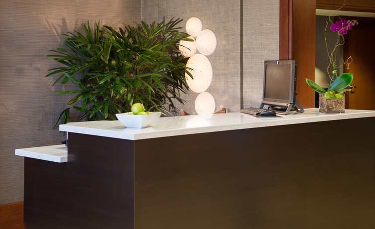 Imagen de los interiores del Hotel Courtyard By Marriott Fort Lauderdale Beach. Foto 13