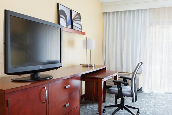 Imagen de la habitación del Hotel Courtyard By Marriott Fort Lauderdale Plantation. Foto 9