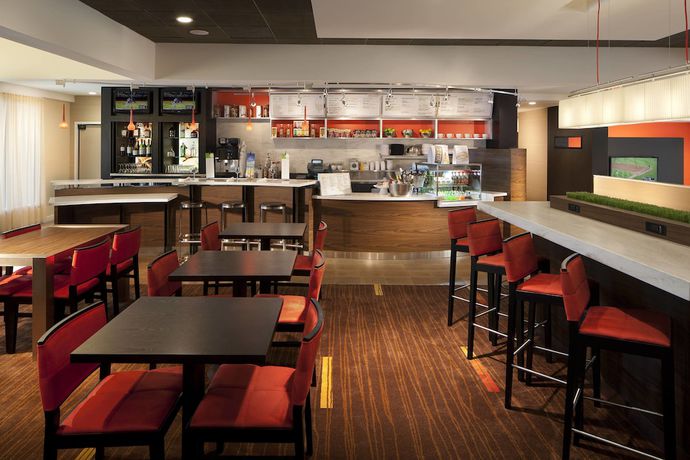 Imagen del bar/restaurante del Hotel Courtyard By Marriott Fort Lauderdale Plantation. Foto 4