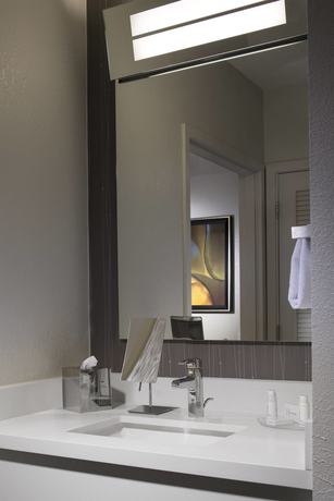 Imagen de la habitación del Hotel Courtyard By Marriott Fort Lauderdale Weston. Foto 14