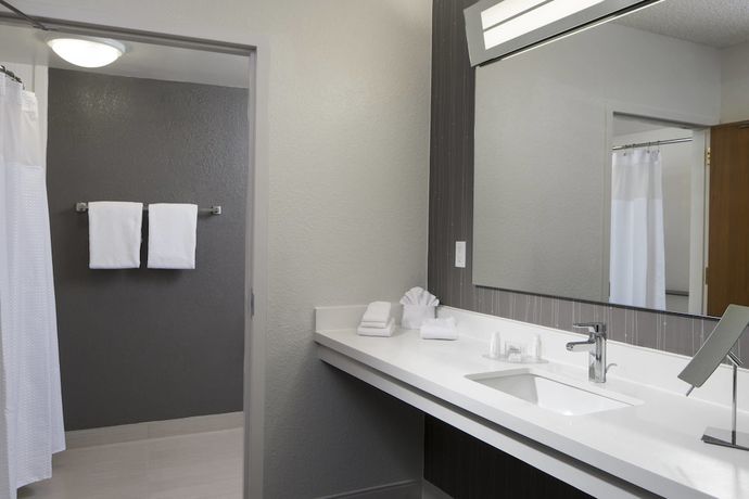 Imagen de la habitación del Hotel Courtyard By Marriott Fort Lauderdale Weston. Foto 16