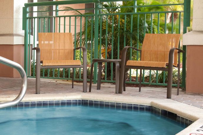 Imagen de la piscina del Hotel Courtyard By Marriott Fort Lauderdale Weston. Foto 19