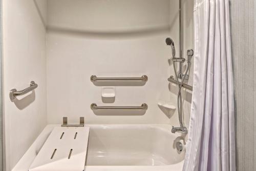 Imagen general del Hotel Courtyard By Marriott Franklin Cool Springs. Foto 7