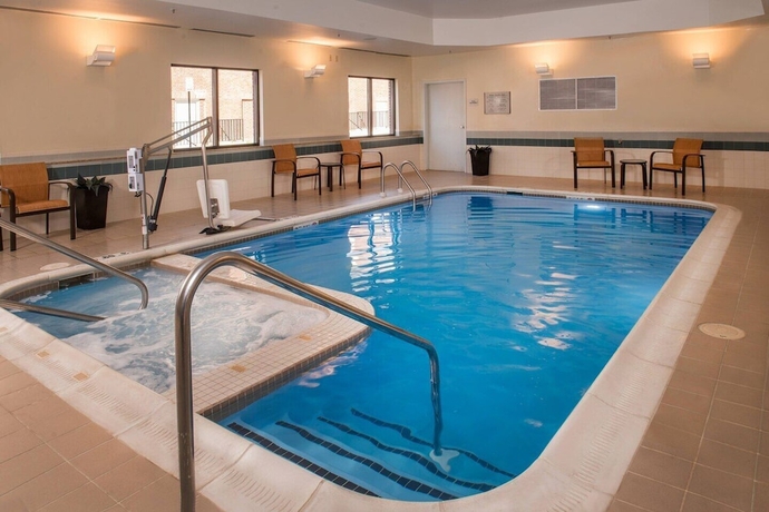 Imagen de la piscina del Hotel Courtyard By Marriott Fredericksburg Historic District. Foto 19