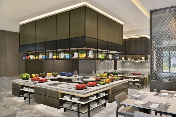 Imagen del bar/restaurante del Hotel Courtyard By Marriott Gorakhpur. Foto 3