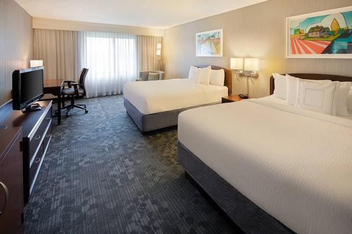 Imagen de la habitación del Hotel Courtyard By Marriott Grand Rapids Airport. Foto 7