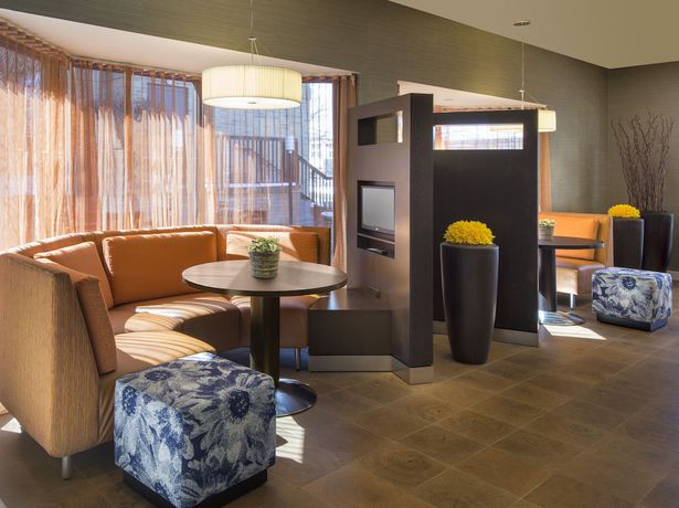Imagen de los interiores del Hotel Courtyard By Marriott Grand Rapids Airport. Foto 10