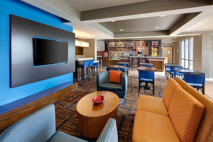 Imagen de los interiores del Hotel Courtyard By Marriott Grand Rapids Airport. Foto 11