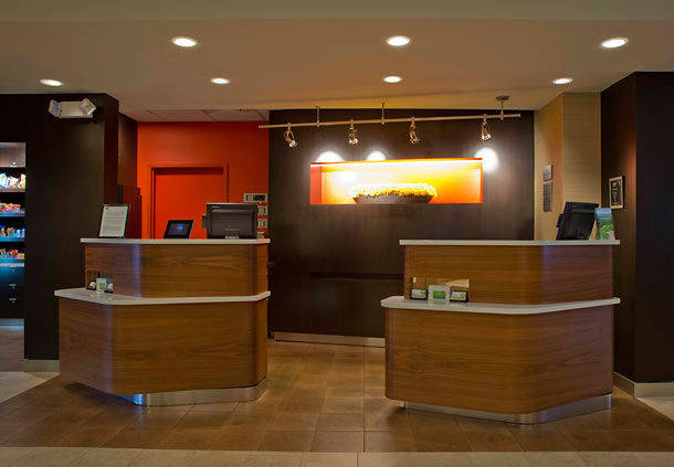 Imagen de los interiores del Hotel Courtyard By Marriott Gulf Shores Craft Farms. Foto 8