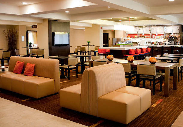 Imagen del bar/restaurante del Hotel Courtyard By Marriott Gulf Shores Craft Farms. Foto 2