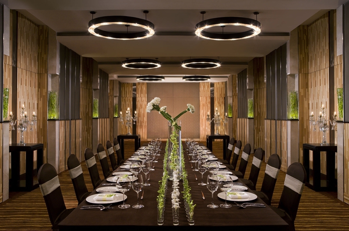 Imagen de los interiores del Hotel Courtyard By Marriott Gurugram Downtown. Foto 15