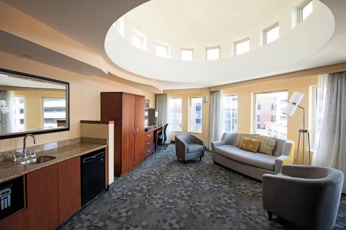 Imagen de la habitación del Hotel Courtyard By Marriott Halifax Downtown. Foto 19