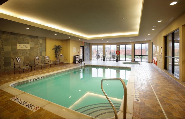 Imagen de la piscina del Hotel Courtyard By Marriott Hamilton, Hamilton . Foto 19
