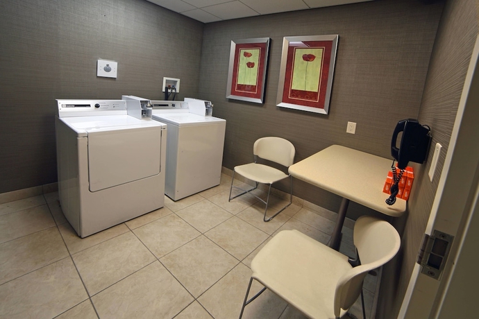 Imagen general del Hotel Courtyard By Marriott Hamilton, Hamilton . Foto 2