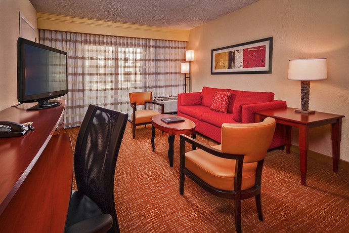 Imagen de los interiores del Hotel Courtyard By Marriott Hampton. Foto 10