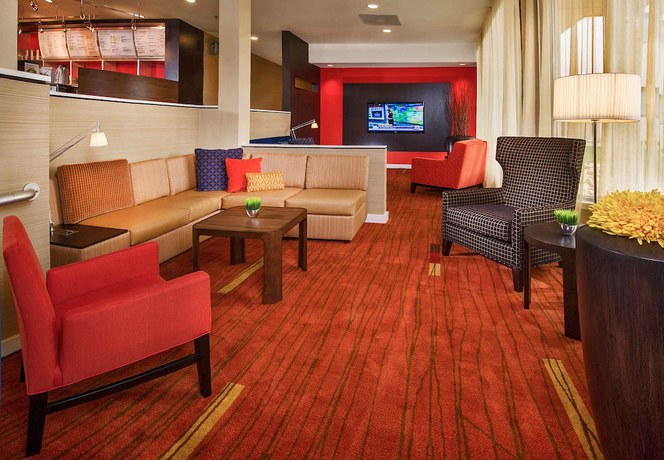 Imagen de los interiores del Hotel Courtyard By Marriott Hampton. Foto 11