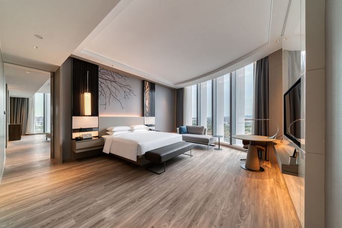 Imagen de la habitación del Hotel Courtyard By Marriott Hangzhou Xihu. Foto 11