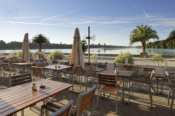 Imagen del bar/restaurante del Hotel Courtyard By Marriott Hannover Maschsee. Foto 7