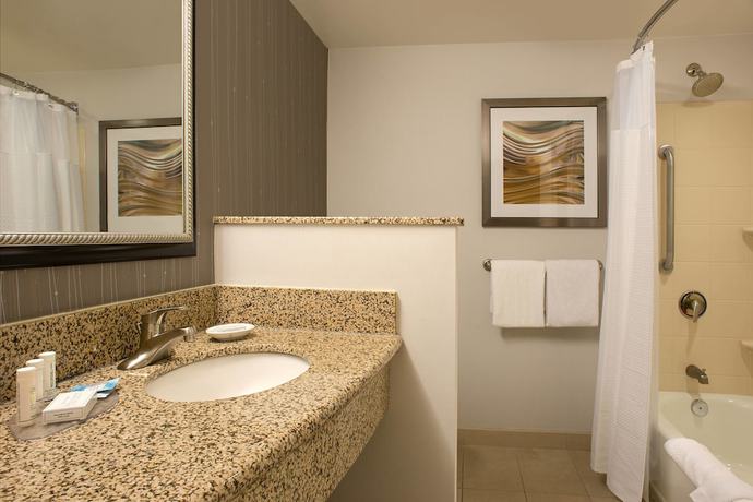 Imagen de la habitación del Hotel Courtyard By Marriott Hanover Lebanon. Foto 9