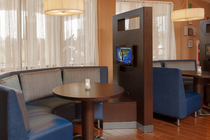 Imagen del bar/restaurante del Hotel Courtyard By Marriott Harrisburg Hershey. Foto 4