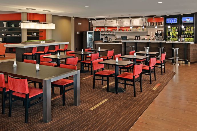 Imagen del bar/restaurante del Hotel Courtyard By Marriott Harrisburg Hershey. Foto 5