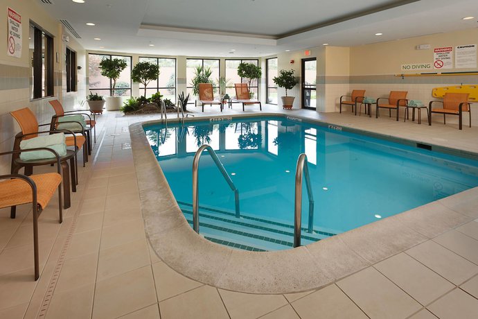 Imagen de la piscina del Hotel Courtyard By Marriott Harrisburg Hershey. Foto 20