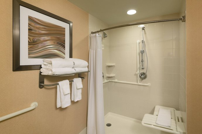 Imagen de la habitación del Hotel Courtyard By Marriott Harrisburg Hershey. Foto 16