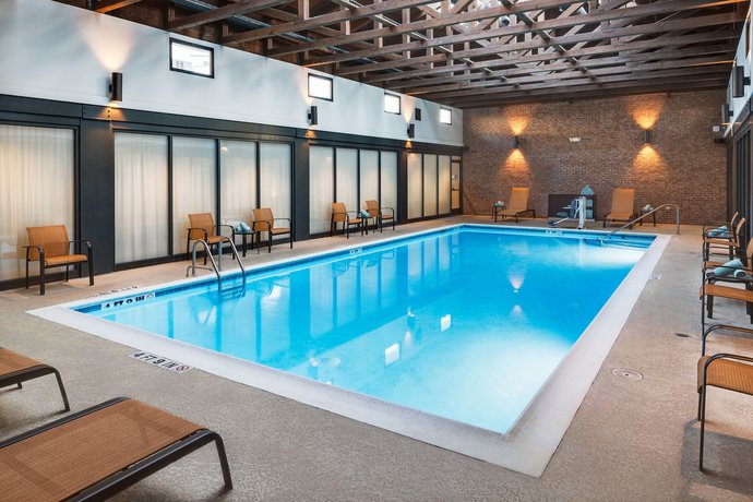Imagen de la piscina del Hotel Courtyard By Marriott Hartford Cromwell. Foto 20