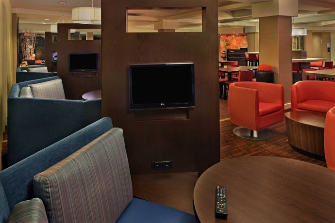 Imagen de los interiores del Hotel Courtyard By Marriott Hartford Cromwell. Foto 16