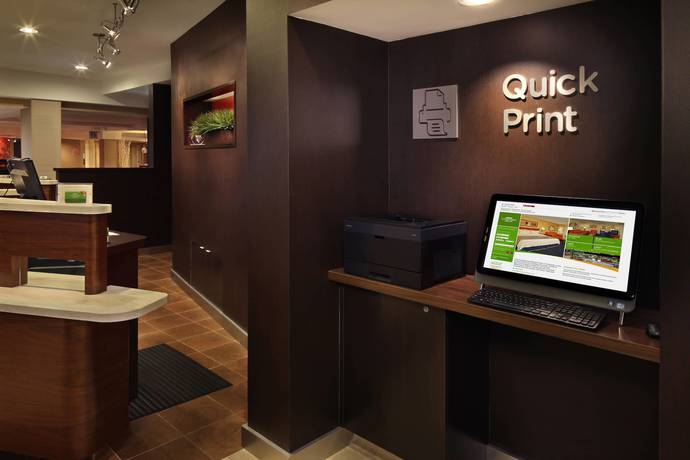 Imagen de los interiores del Hotel Courtyard By Marriott Hartford Cromwell. Foto 18