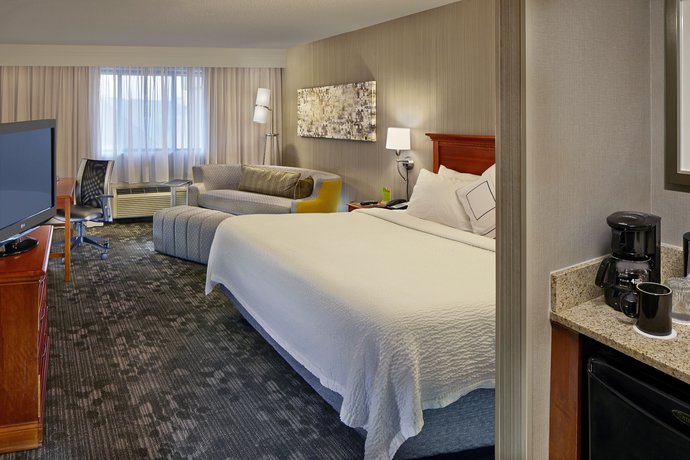Imagen de la habitación del Hotel Courtyard By Marriott Hartford Cromwell. Foto 6