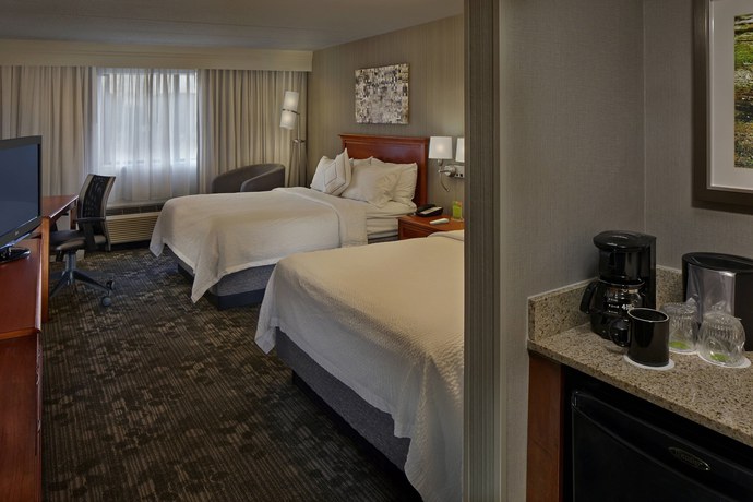 Imagen de la habitación del Hotel Courtyard By Marriott Hartford Cromwell. Foto 10