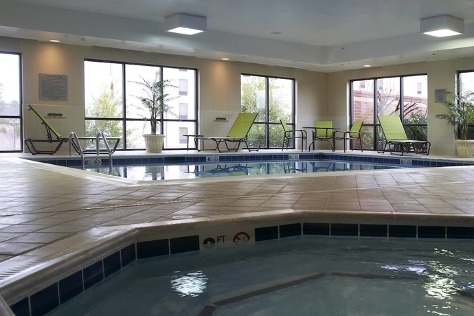 Imagen de la piscina del Hotel Courtyard By Marriott Hickory. Foto 19