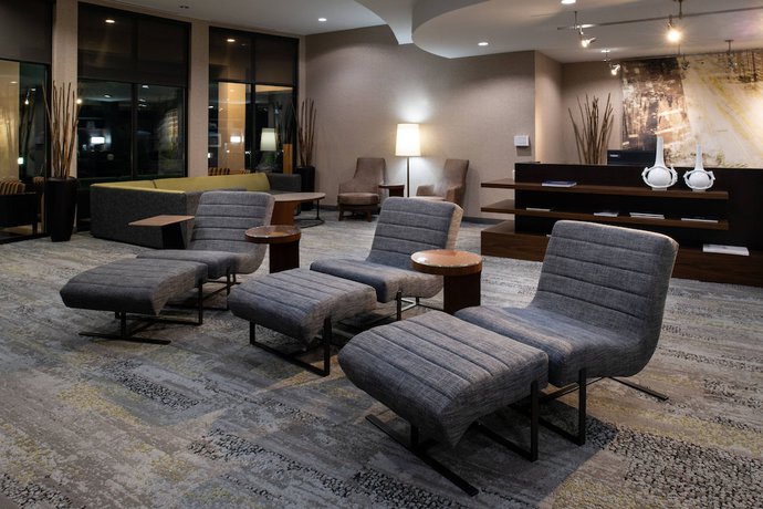 Imagen de los interiores del Hotel Courtyard By Marriott High Point. Foto 19