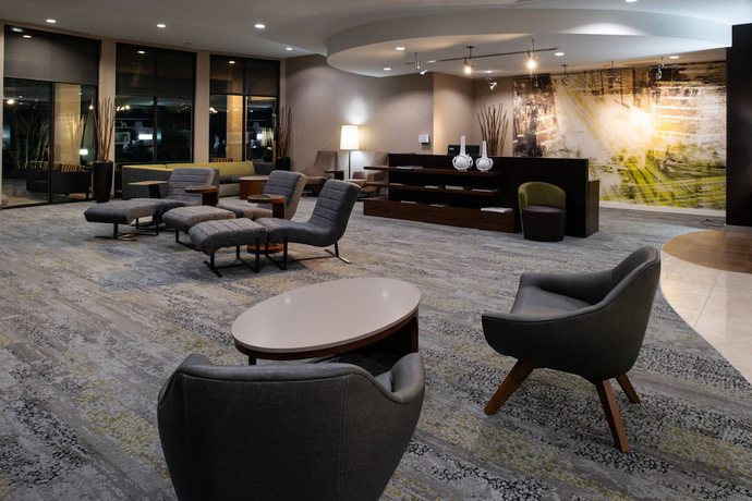 Imagen de los interiores del Hotel Courtyard By Marriott High Point. Foto 20