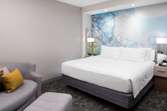 Imagen de la habitación del Hotel Courtyard By Marriott Hilton Head Island. Foto 3