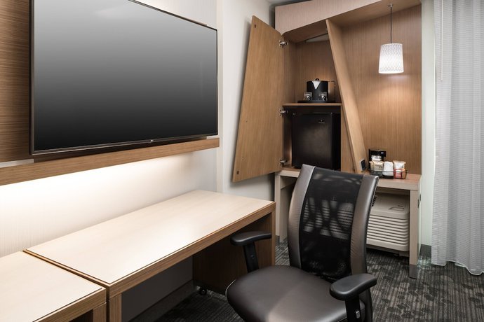 Imagen de la habitación del Hotel Courtyard By Marriott Hilton Head Island. Foto 7